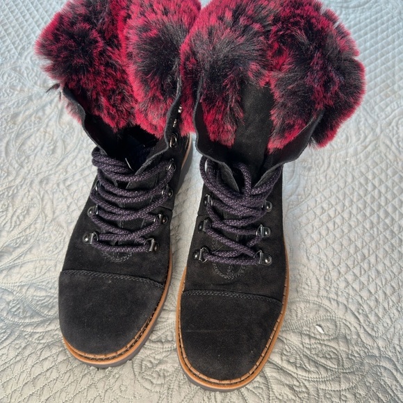 Sam Edelman Black and Red Winter Boots with Faux Fur - Picture 6 of 8